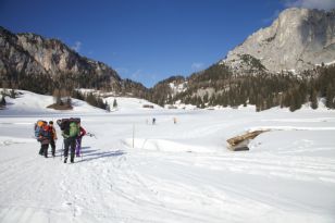 seibukan_Seibukaner_auf_Schneeschuh_Tour_2014_001.jpg