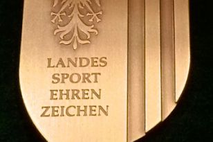 seibukan_Verleihung_der_Sportehrenzeichen_in_Bronze_2013_001.jpg